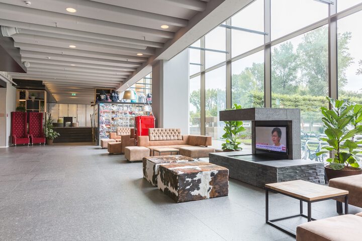 Entrance & Lobby