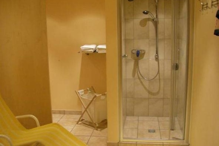 Room 9 of 17