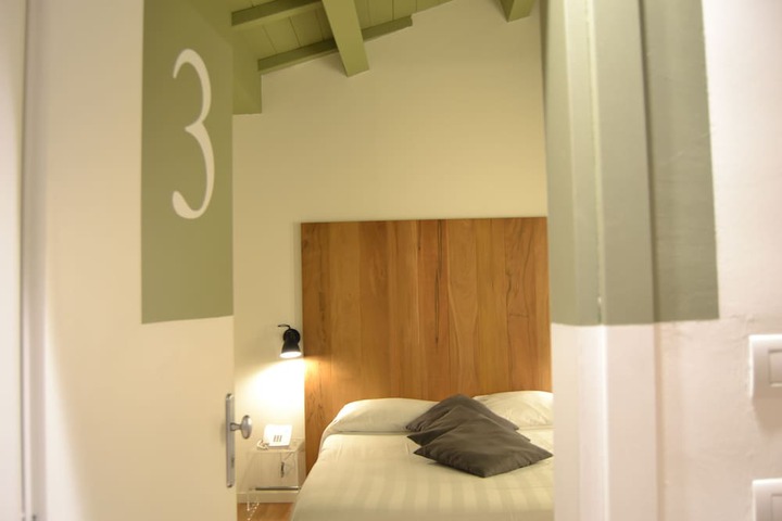 Room 9 of 93