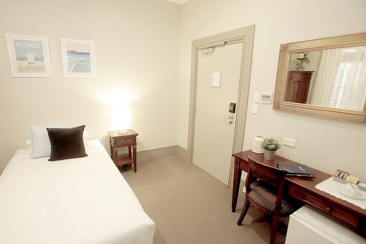 Room 12 of 83