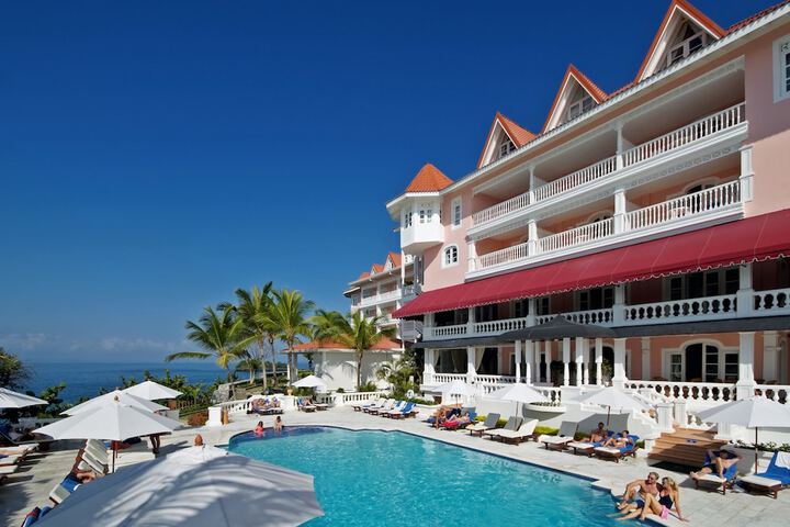 Hotel Pool