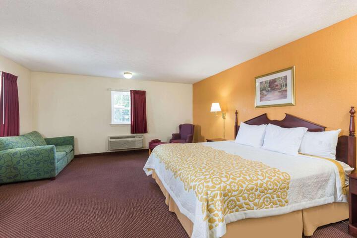 1 King Bed (7 of 10)