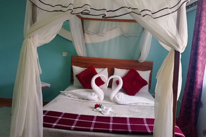 Room 2 of 17