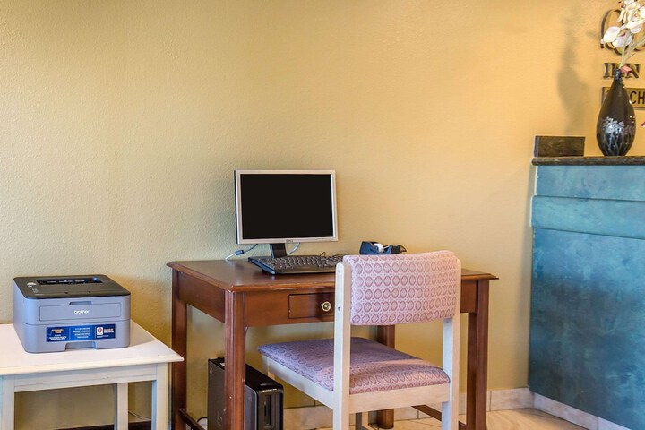 Business Center 41 of 44