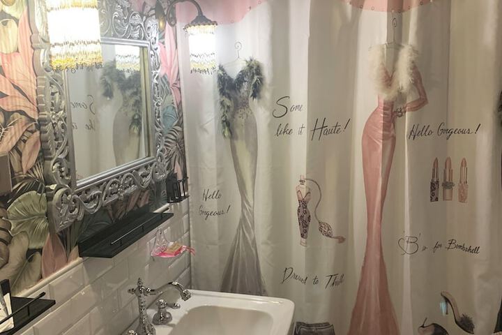 Room 27 of 49