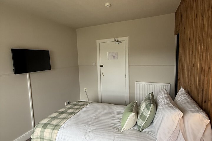 Room 5 of 42