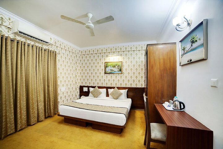 Room 5 of 34