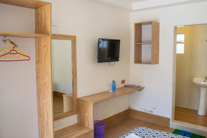 Room 13 of 37