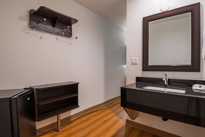 1 King Bed Refrigerator (11 of 14)