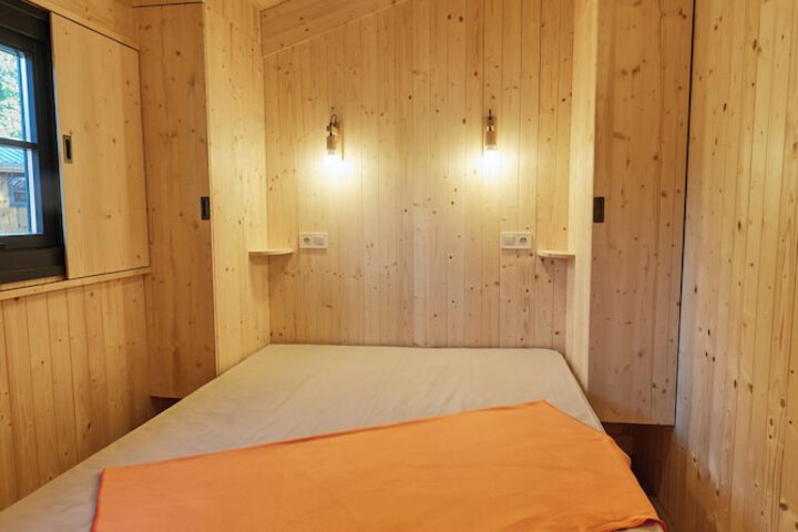 Room 5 of 18