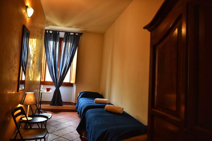 Room 4 of 27