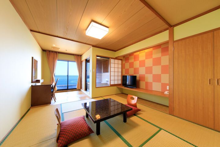 Room 12 of 114