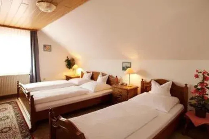 Room 3 of 10