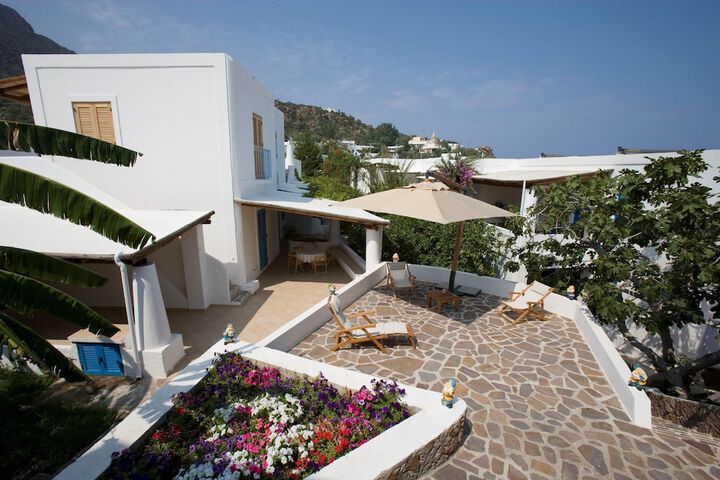 Sundeck 15 of 22