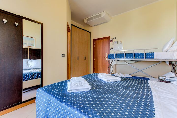 Room 26 of 76