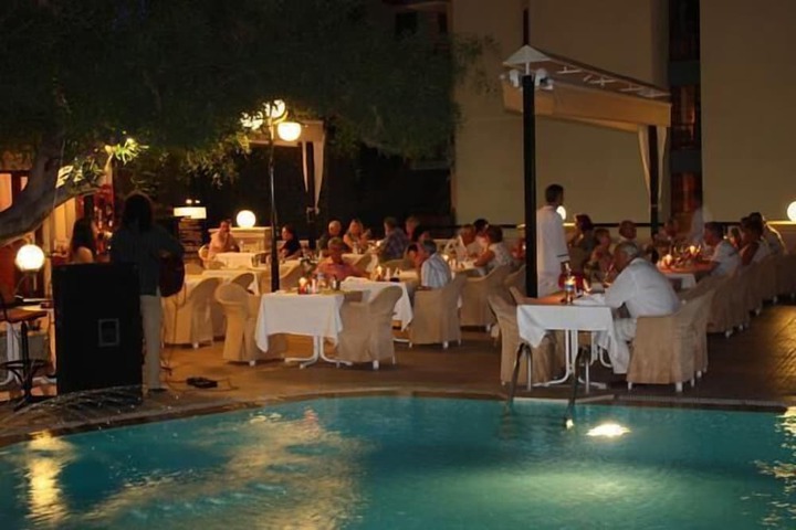 Hotel with Pool
