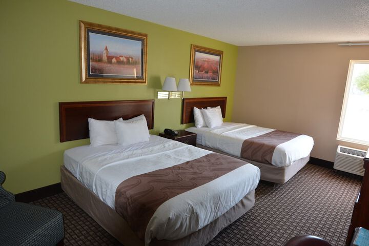 2 Queen Beds (5 of 11)