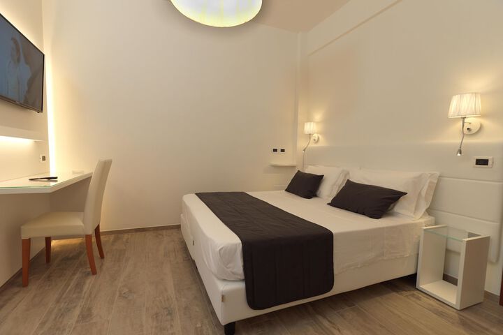 Room 12 of 26