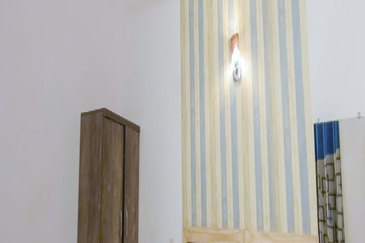 Room 16 of 38