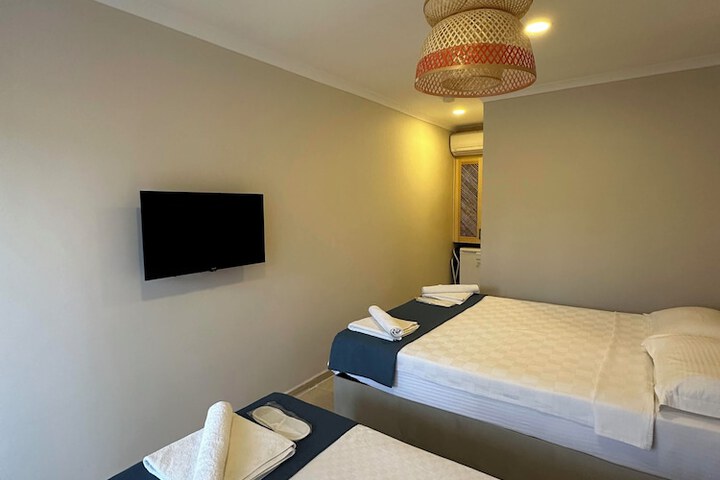 Room 6 of 26