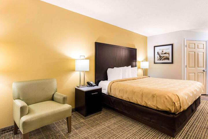 1 King Bed (4 of 12)
