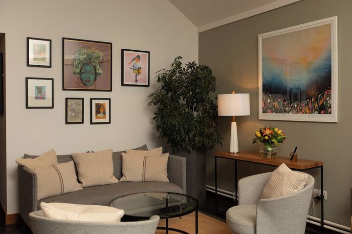 Lounge 47 of 55