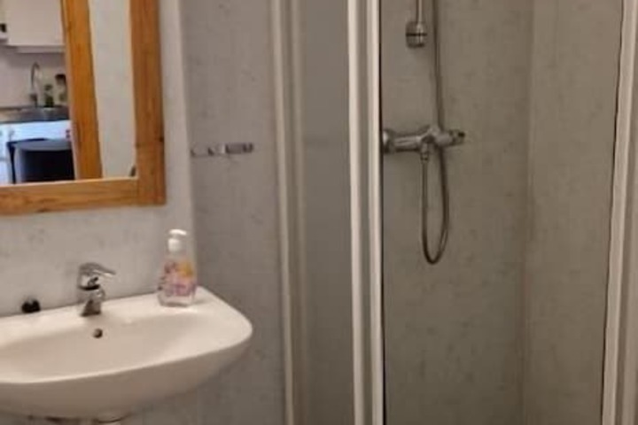 Room 8 of 27