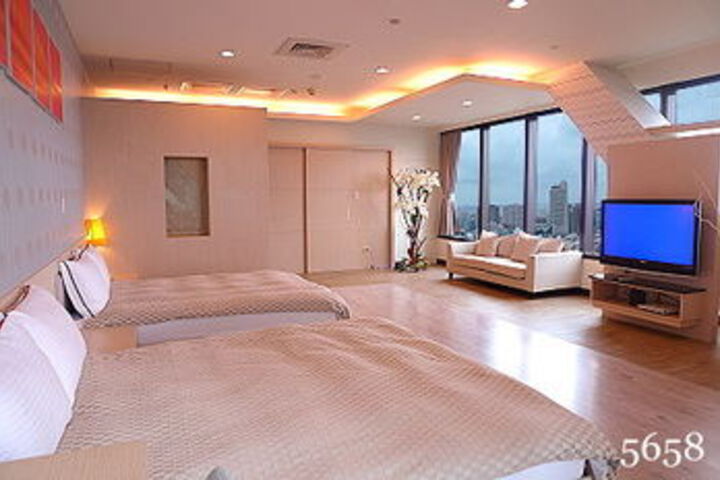 Room 70 of 73