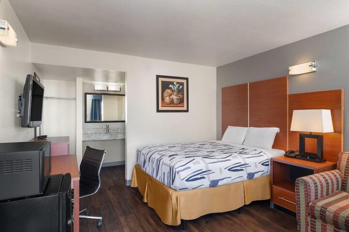 Room 17 of 35