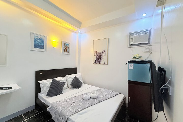 Room 18 of 108