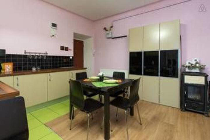 Room 47 of 177