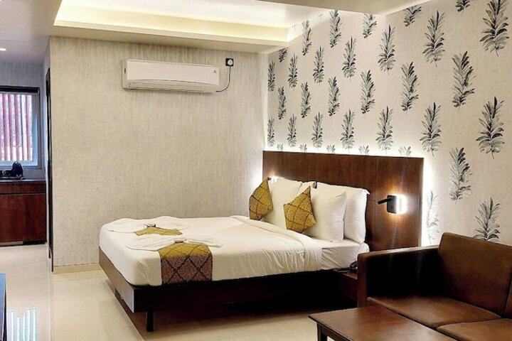 Room 9 of 28