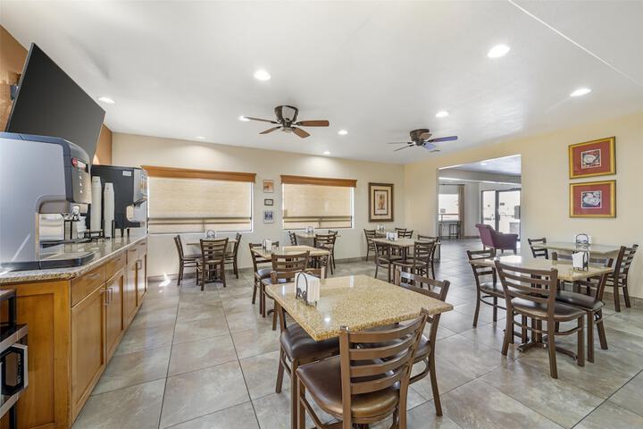 Breakfast area