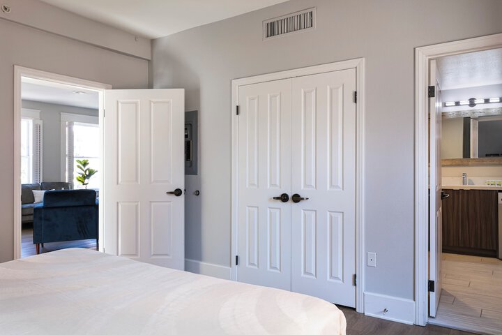 Room 9 of 200