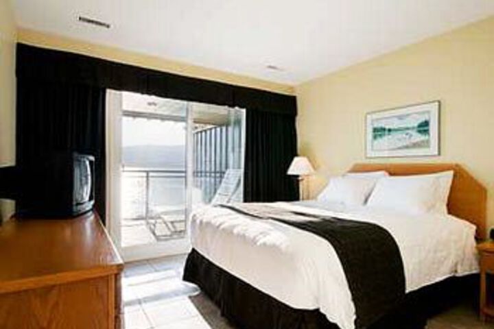 Room 10 of 32
