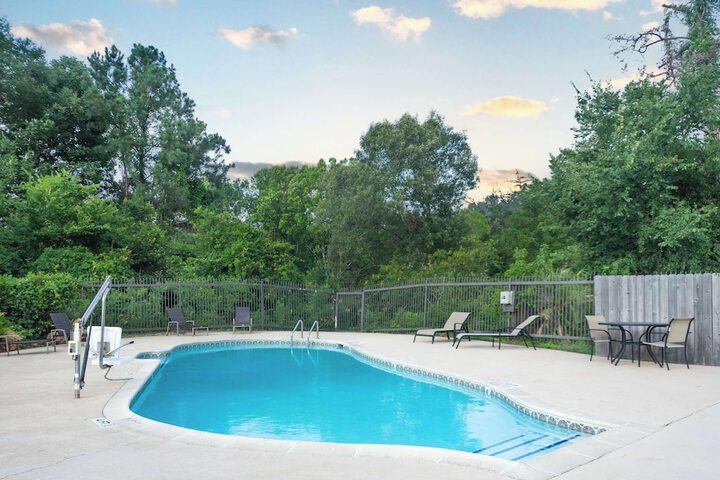 Hotel Pool