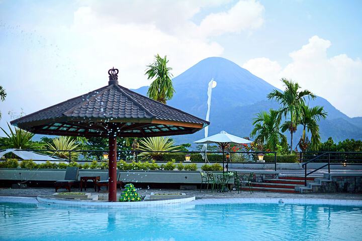Pools & Facilities