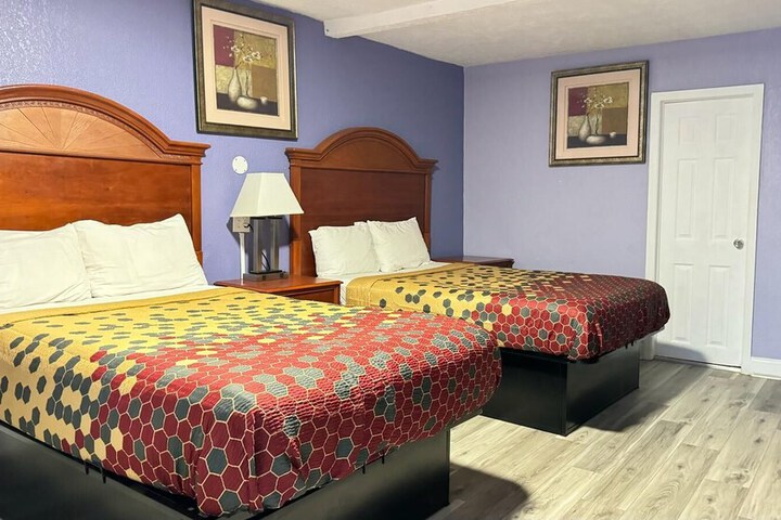 Room 6 of 11