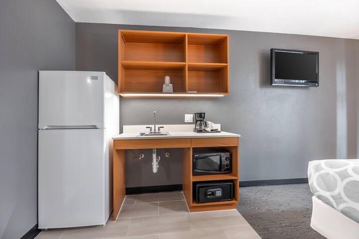 Room 25 of 40
