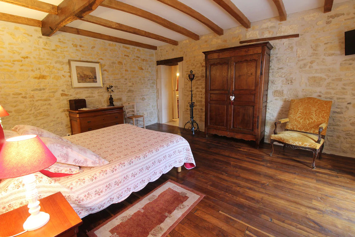Room 4 of 8