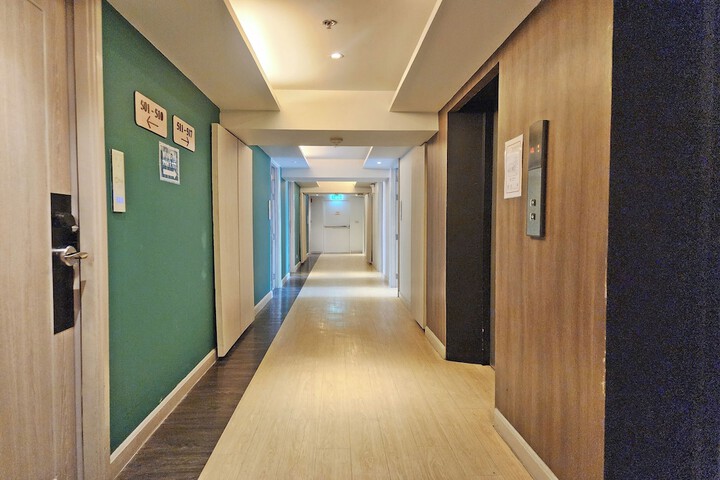 Business Center 108 of 109