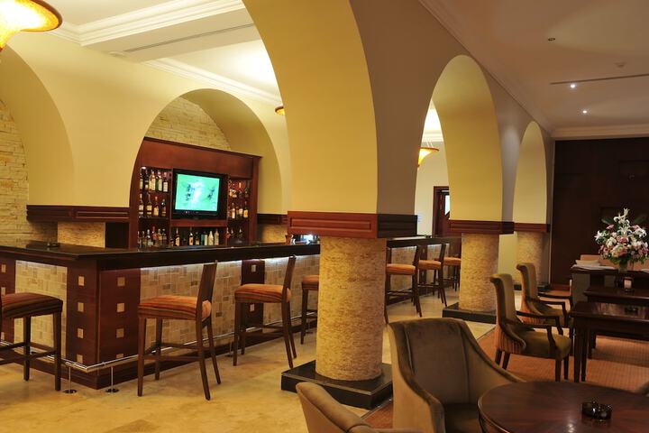 Lounge 157 of 193