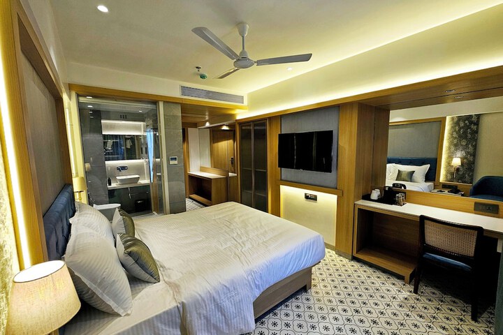 Room 16 of 44