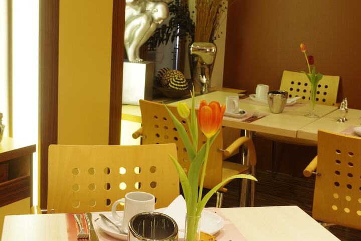 Breakfast/Coffee Service 20 of 39