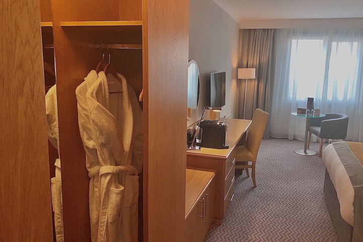 Room 4 of 33