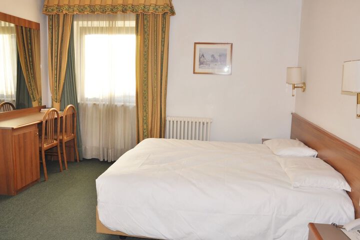 Room 7 of 49
