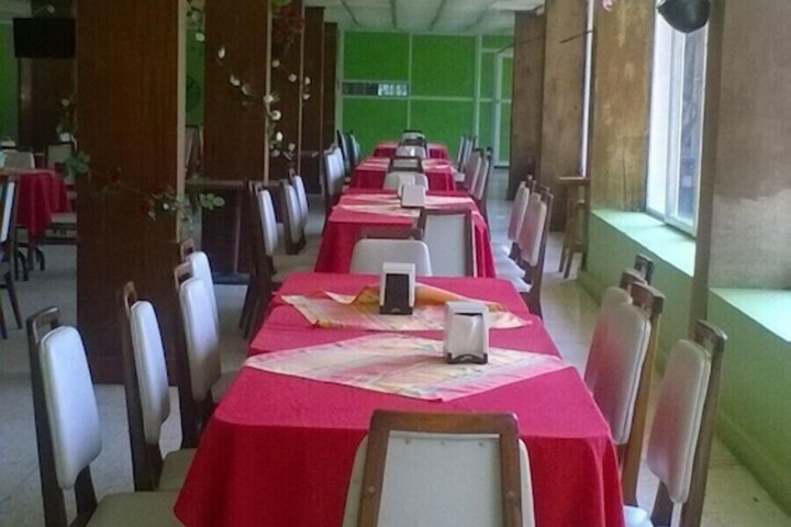 Dining 40 of 57