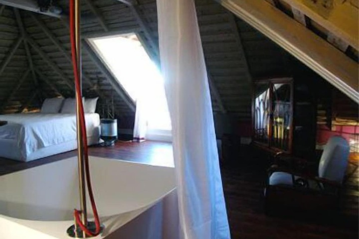 Room 3 of 16