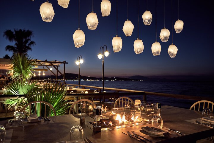 Dining 52 of 63