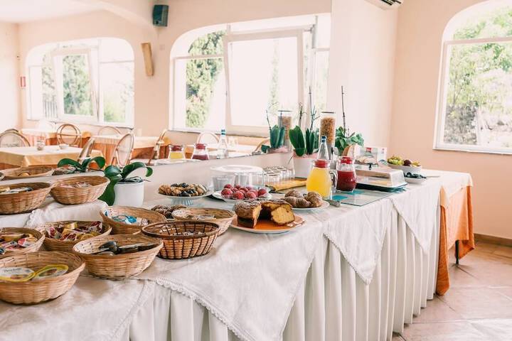 Breakfast buffet